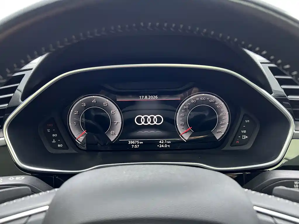 Audi Q3 — фото 14
