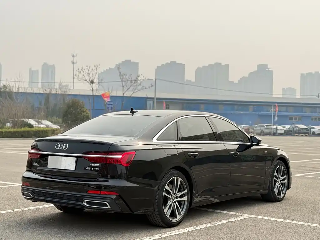 Audi A6L — фото 9