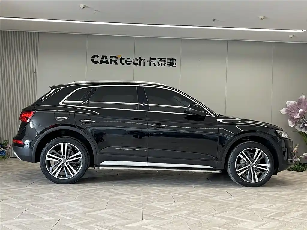 Audi Q5L — фото 4