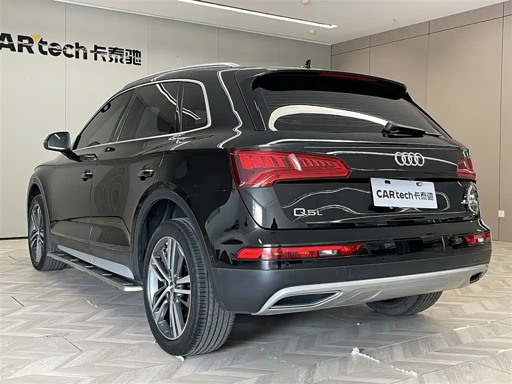Audi Q5L — фото 7