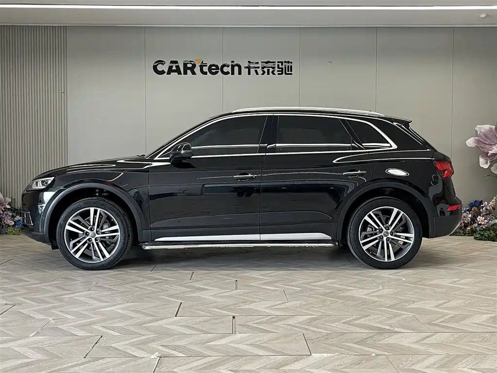Audi Q5L — фото 8