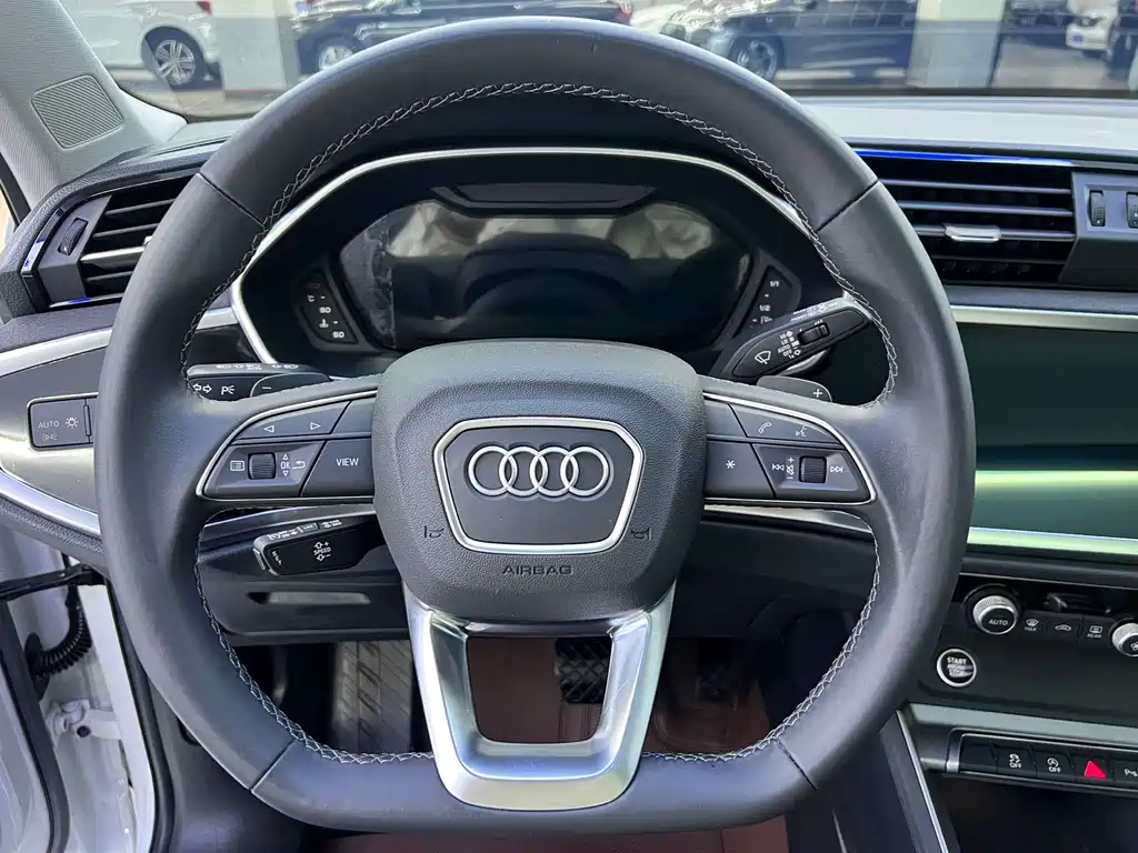 Audi Q3 — фото 7