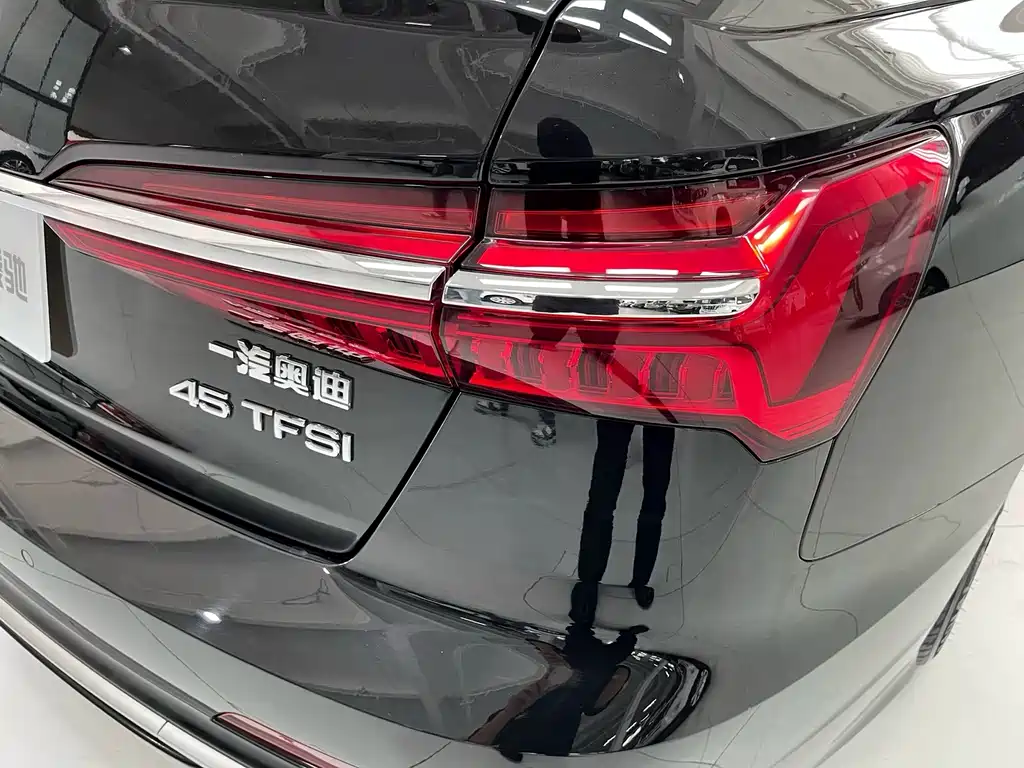 Audi A6L — фото 11