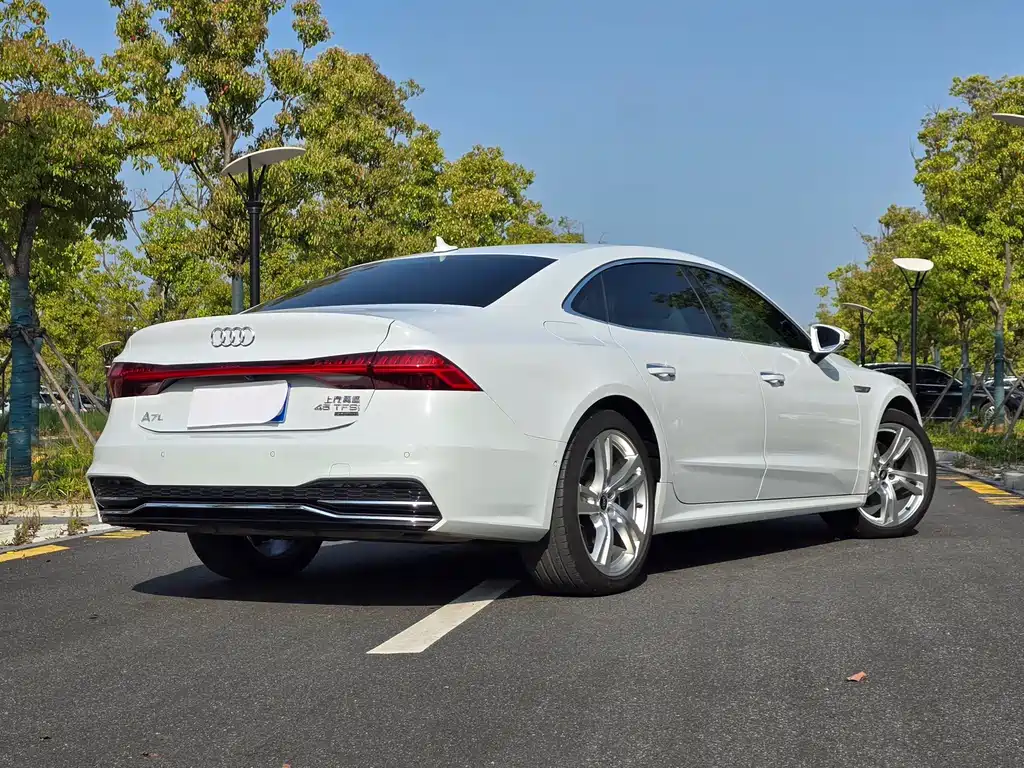 Audi A7L — фото 9