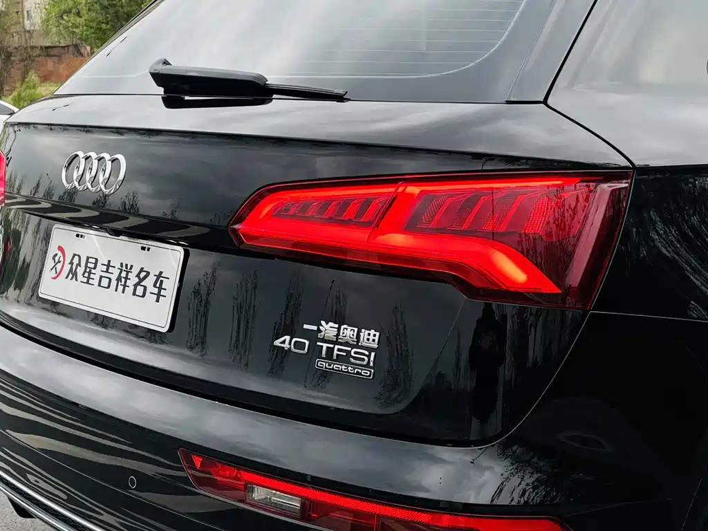 Audi Q5L — фото 20