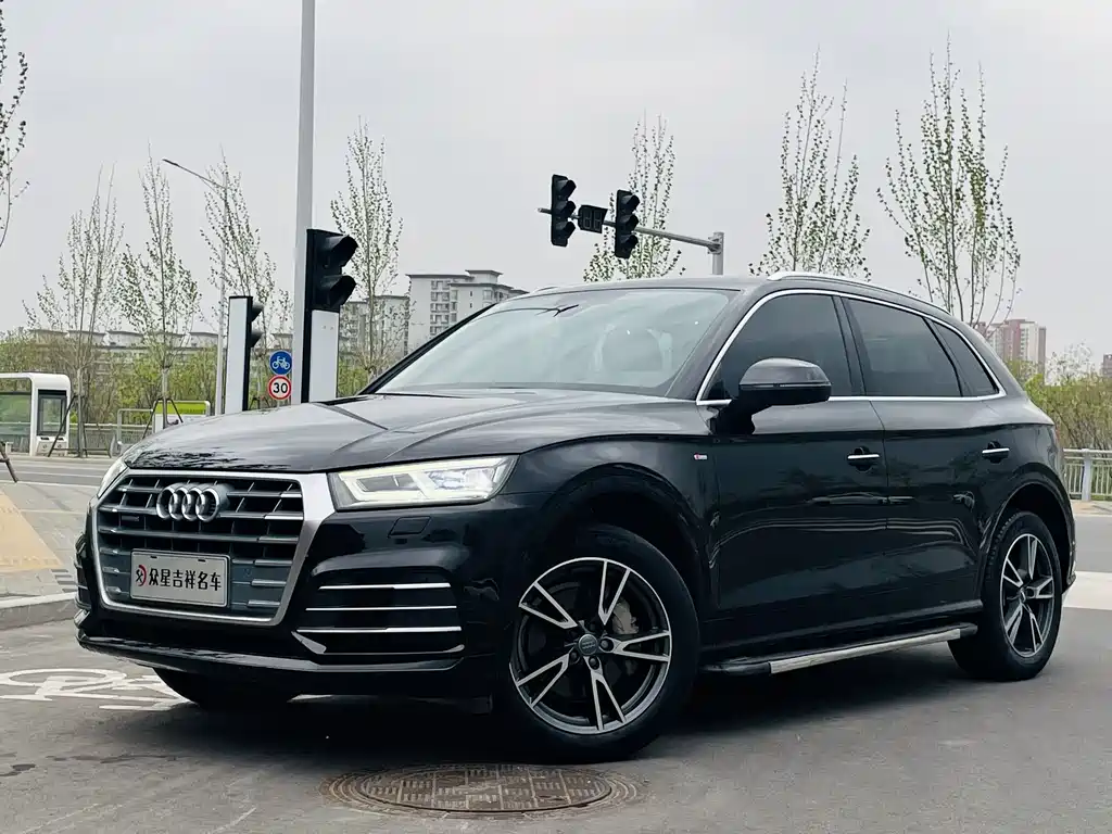 Audi Q5L — фото 22