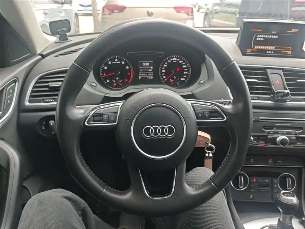 Audi Q3 — фото 11