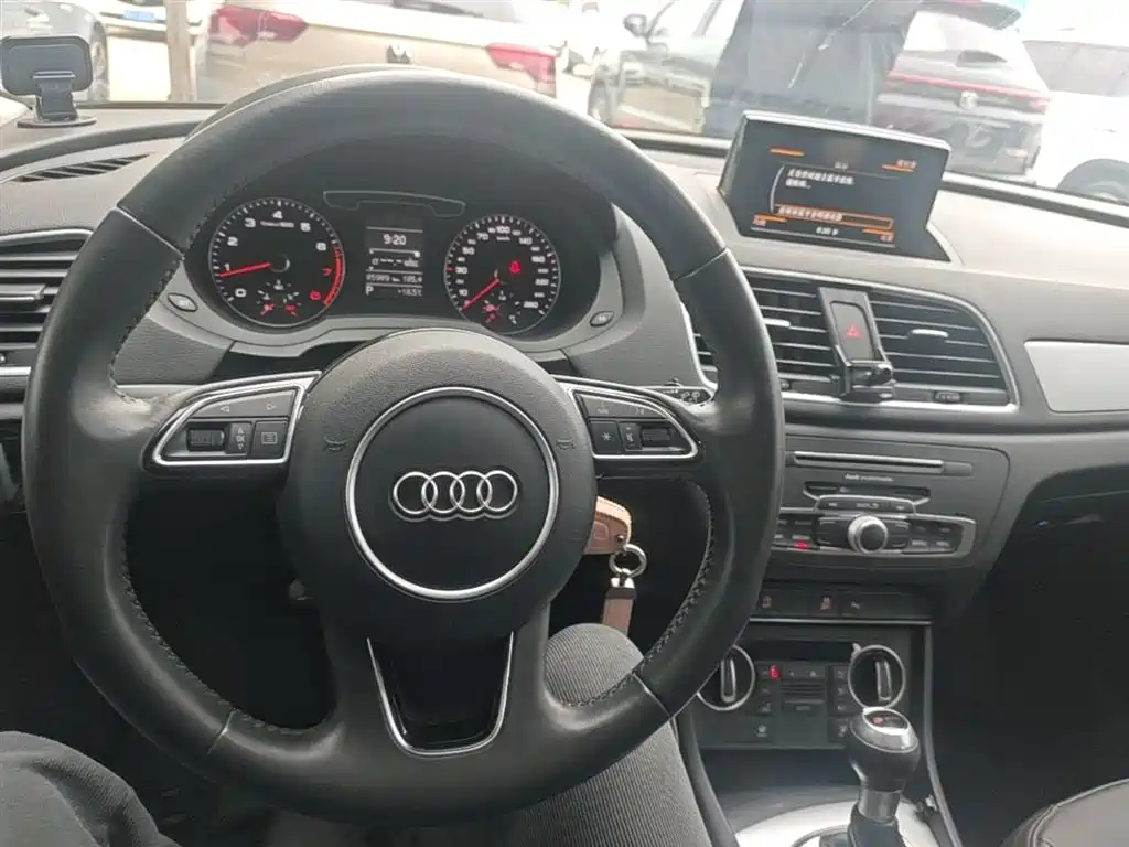 Audi Q3 — фото 10