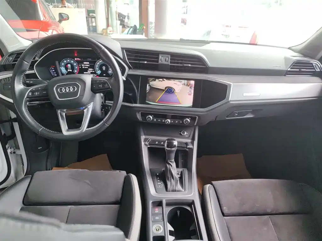 Audi Q3 — фото 10