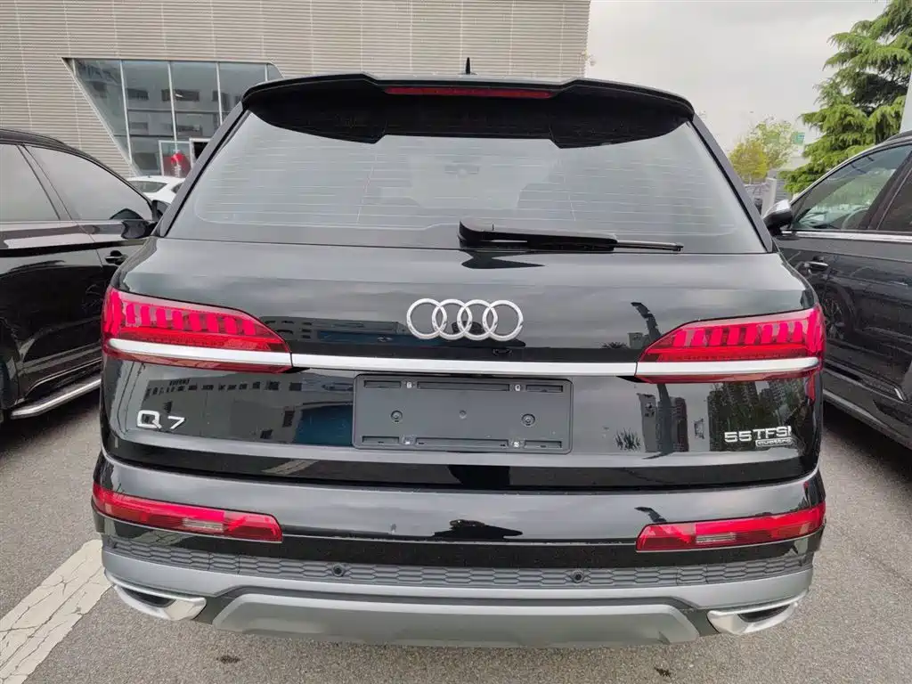 Audi Q7 — фото 4