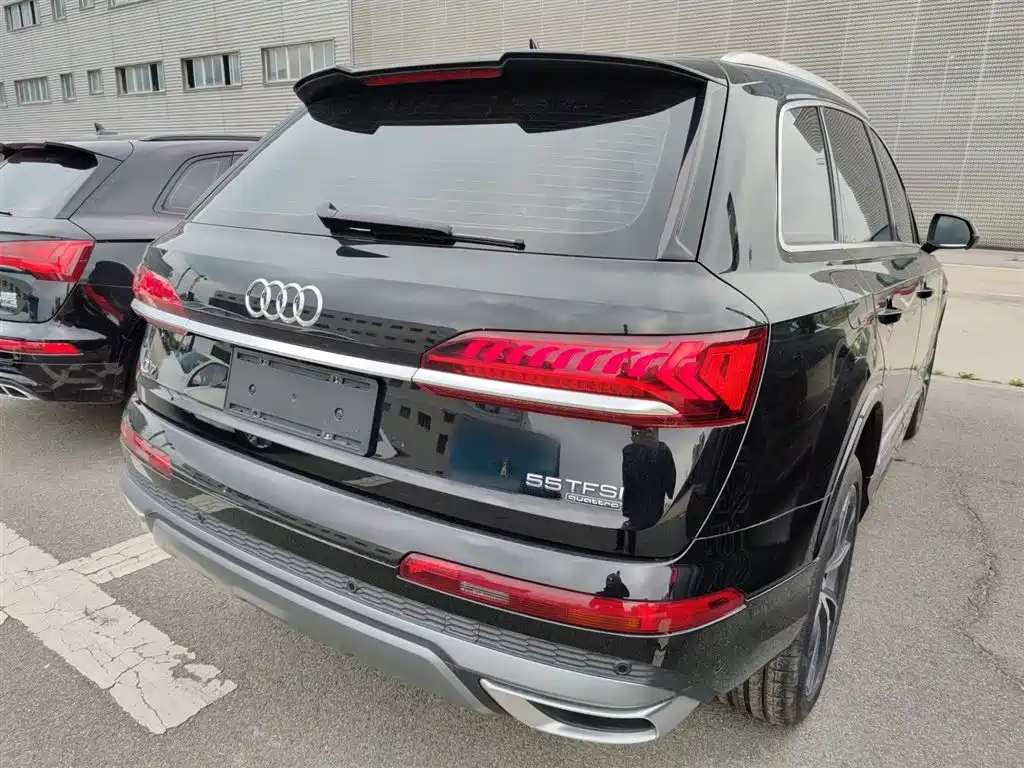 Audi Q7 — фото 5