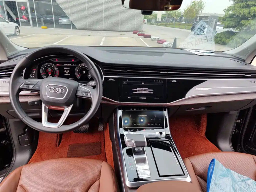 Audi Q7 — фото 10