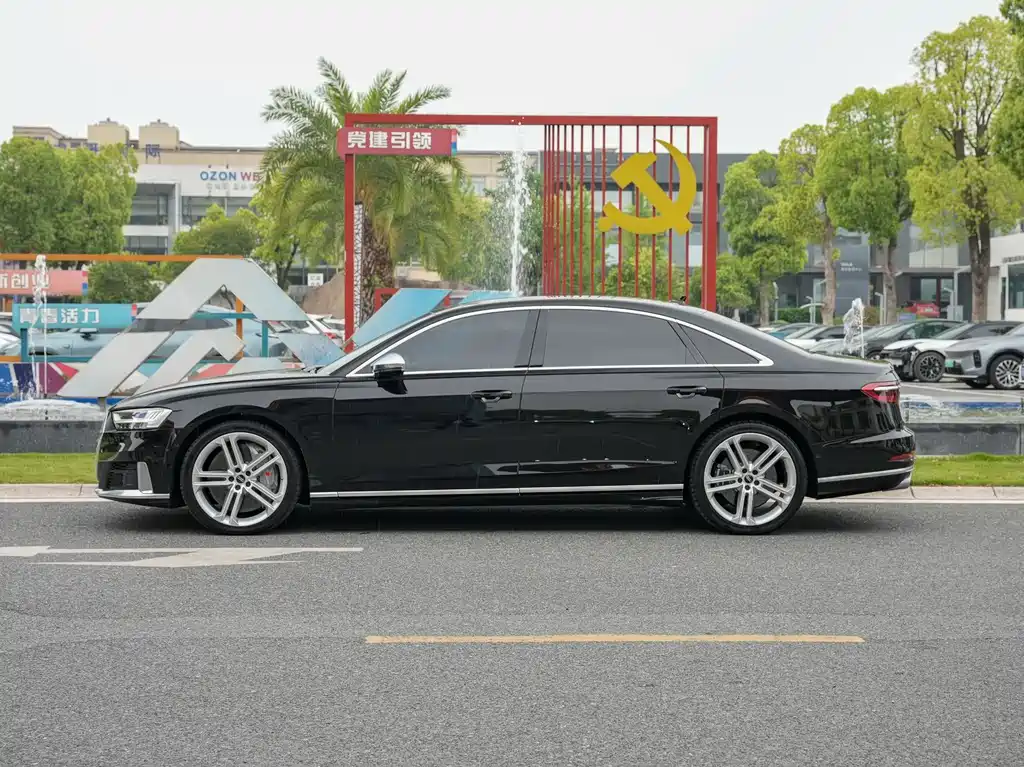 Audi S8 — фото 4