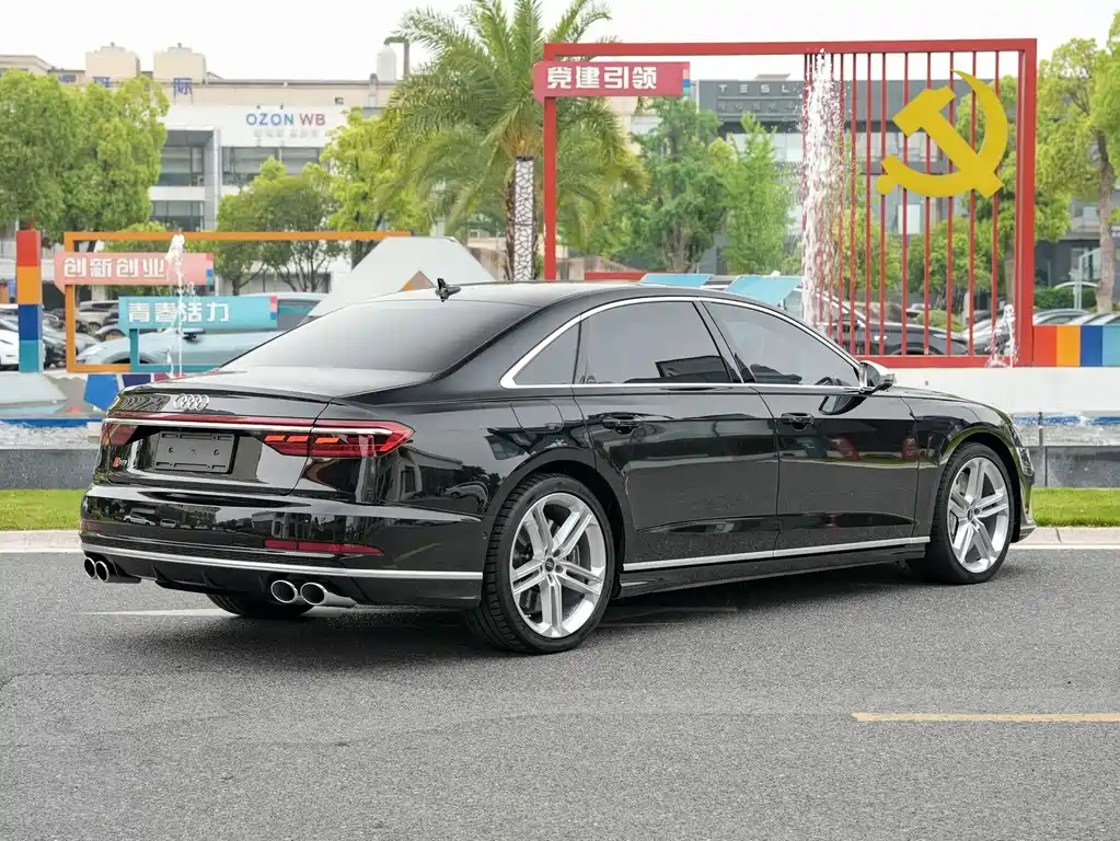 Audi S8 — фото 5