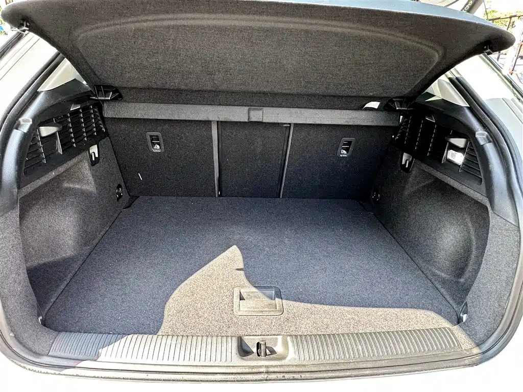 Audi Q2L — фото 8