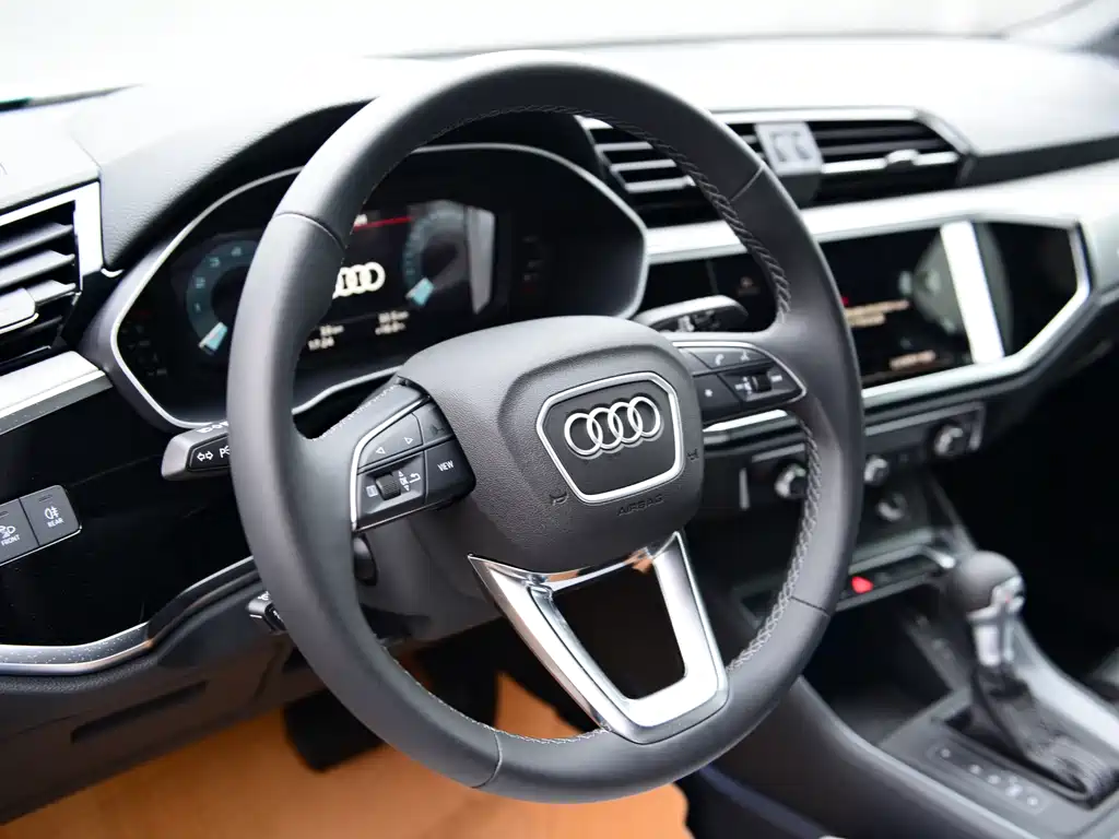 Audi Q3 — фото 7
