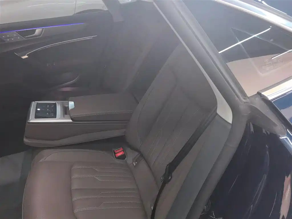 Audi A7L — фото 17