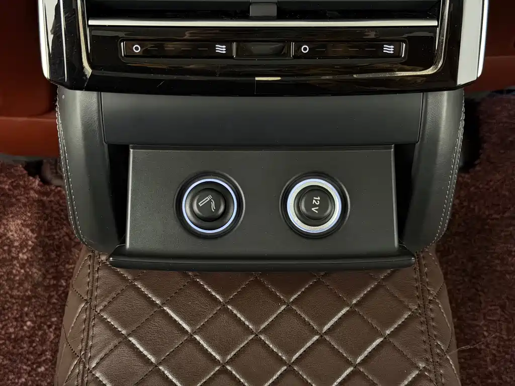 Audi A8 — фото 18