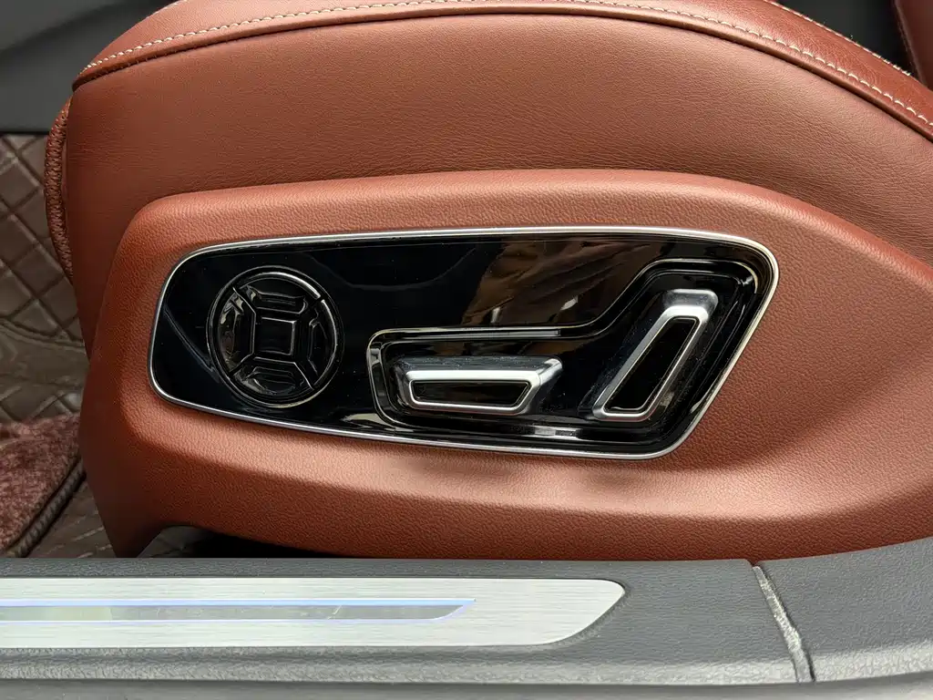 Audi A8 — фото 23
