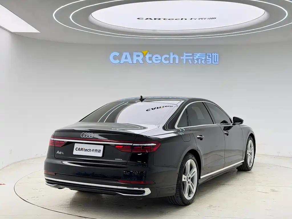 Audi A8 — фото 5