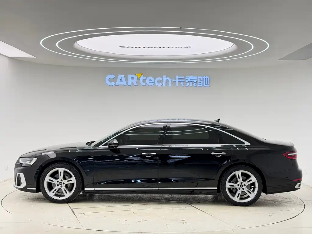 Audi A8 — фото 6