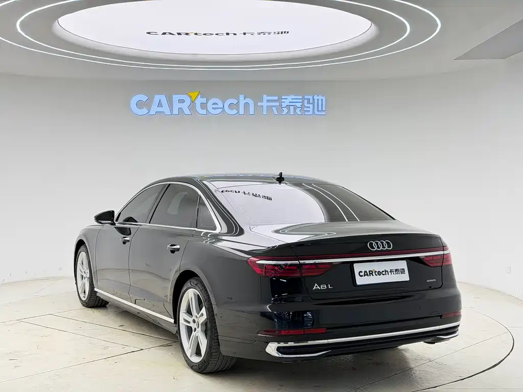Audi A8 — фото 7