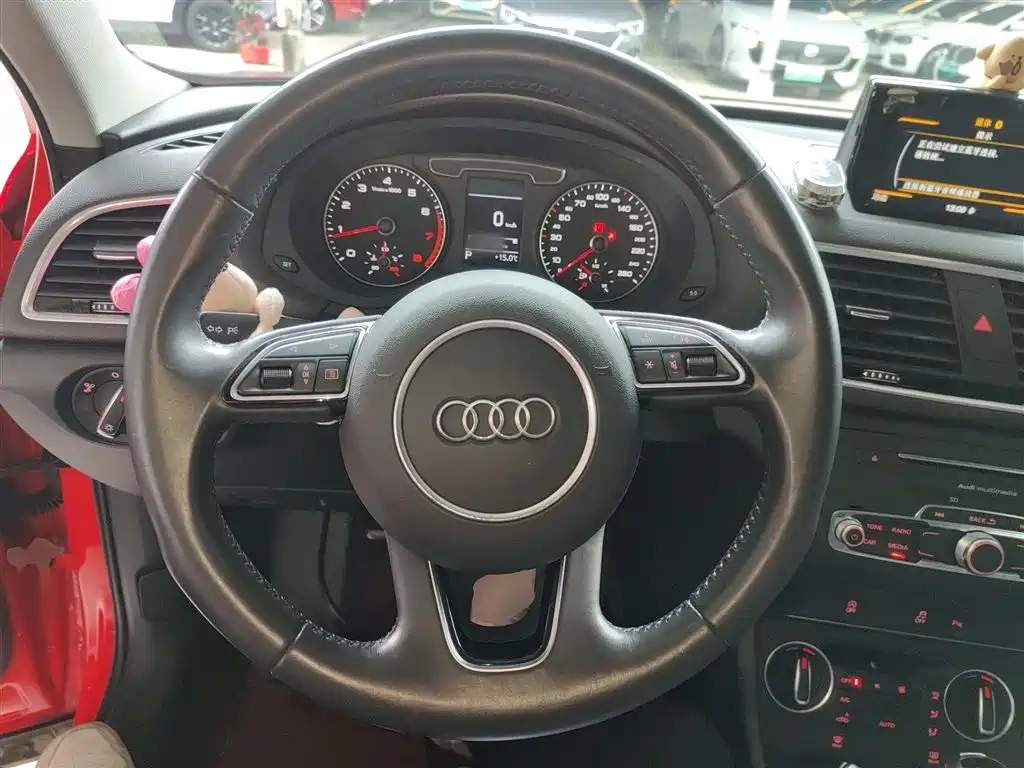 Audi Q3 — фото 11