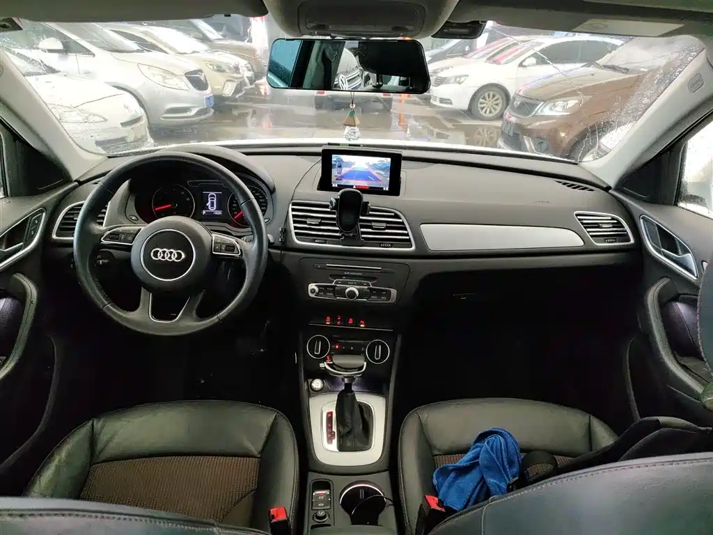 Audi Q3 — фото 10