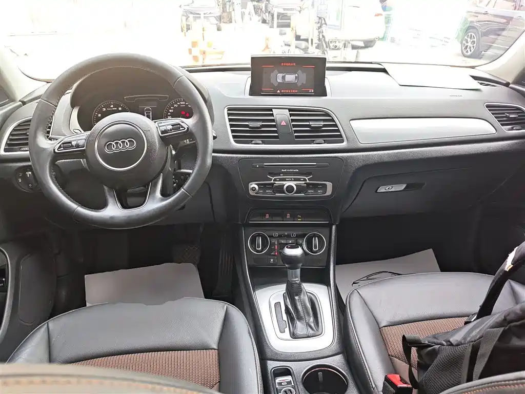 Audi Q3 — фото 10