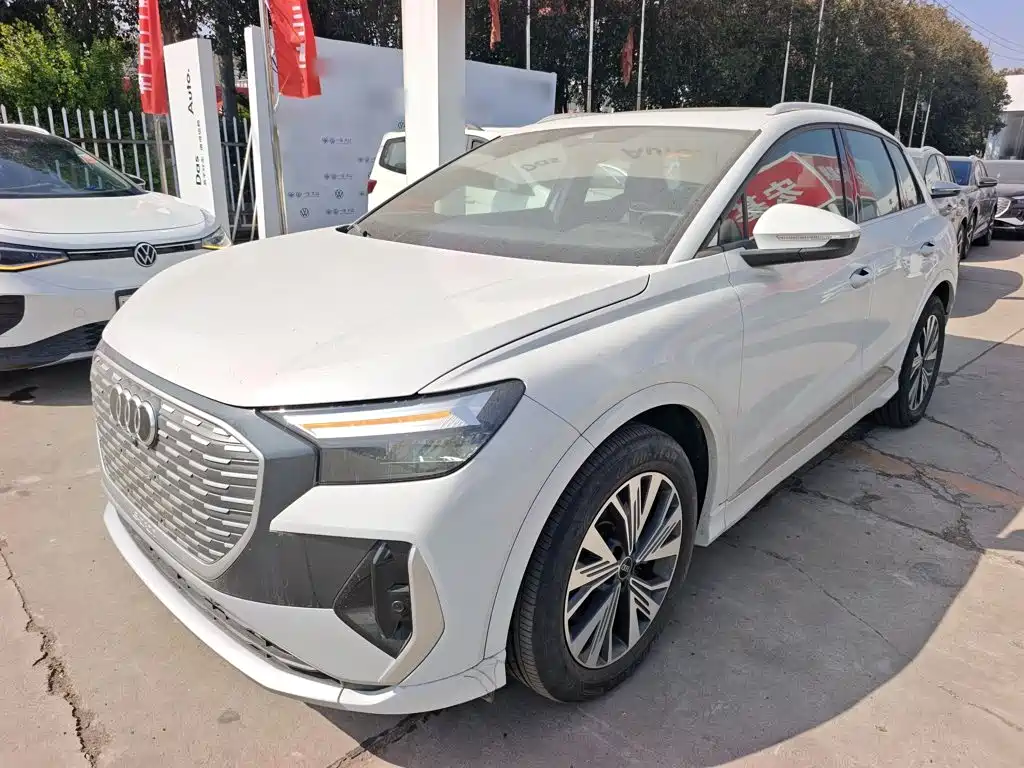 Audi Q4 e-tron — фото 2