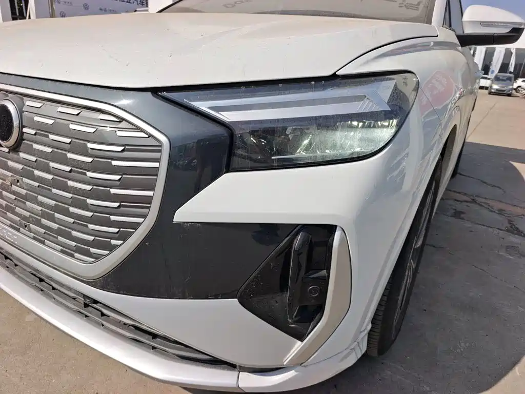 Audi Q4 e-tron — фото 18