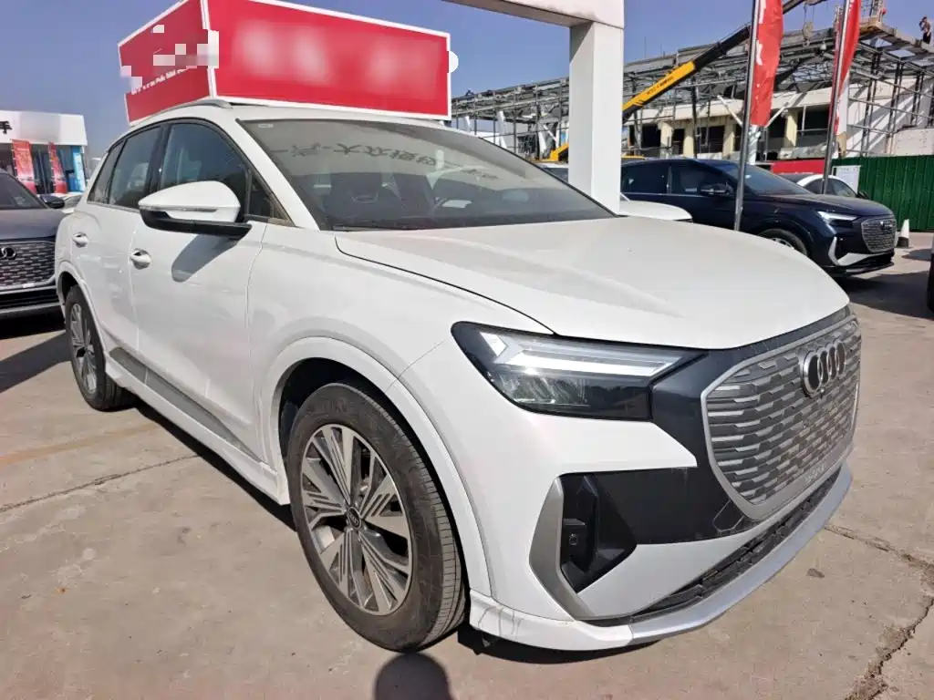 Audi Q4 e-tron — фото 22