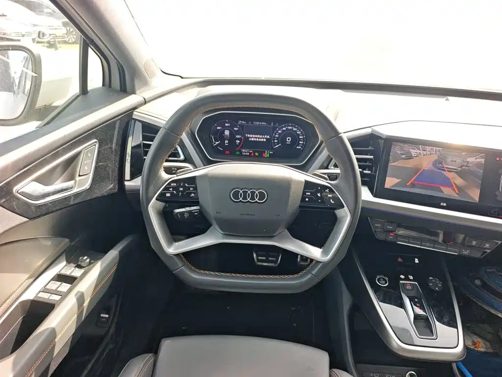 Audi Q4 e-tron — фото 7
