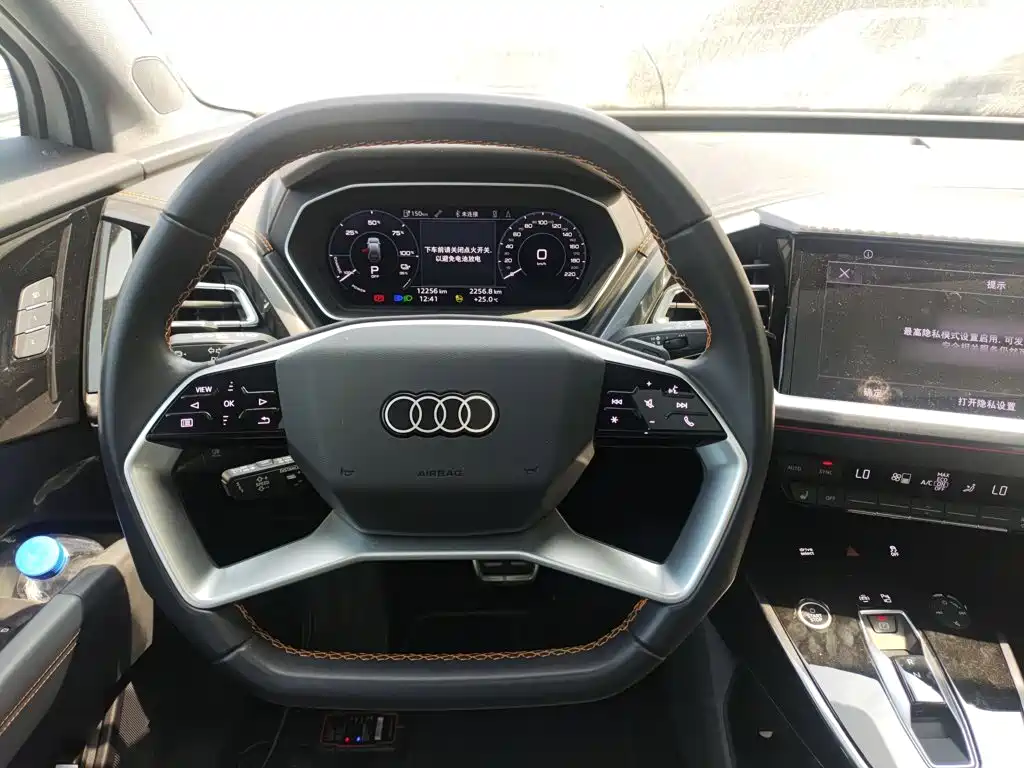 Audi Q4 e-tron — фото 6