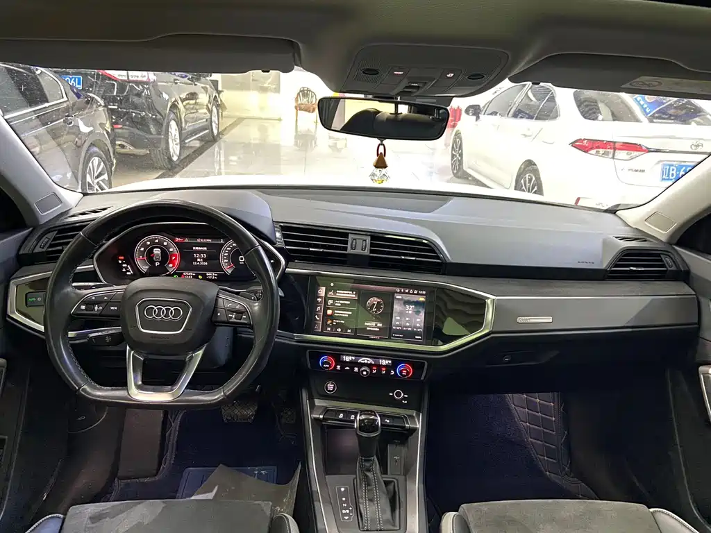 Audi Q3 — фото 9