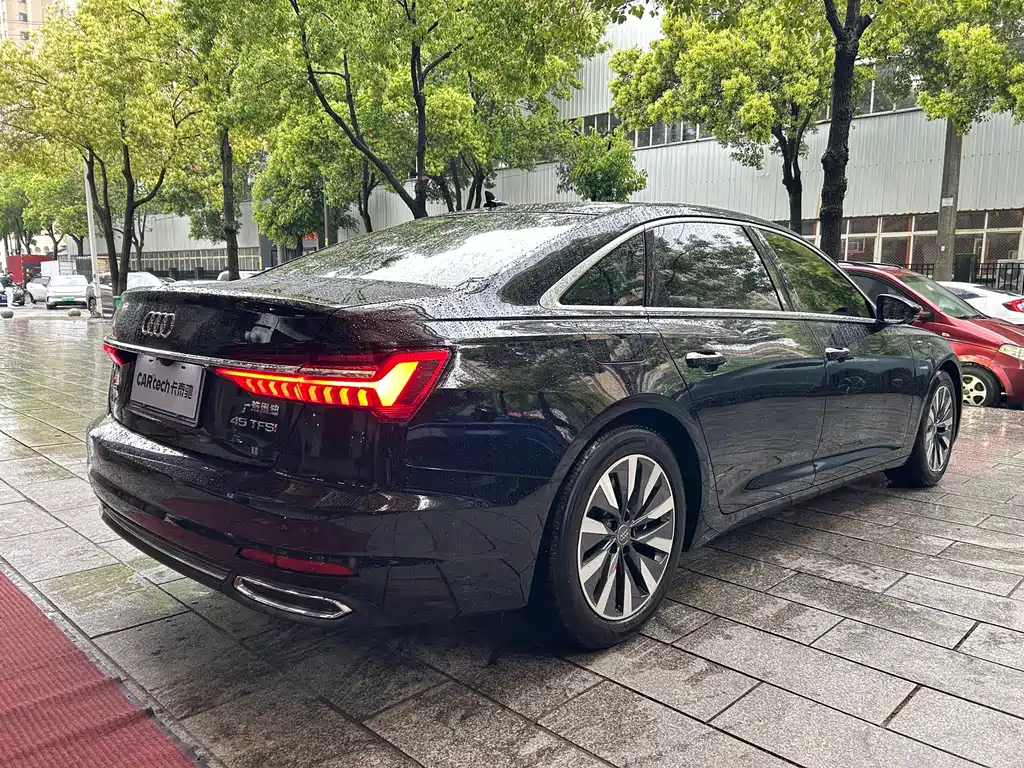 Audi A6L — фото 9