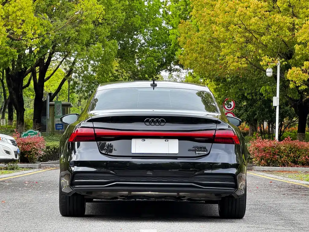 Audi A7L — фото 17