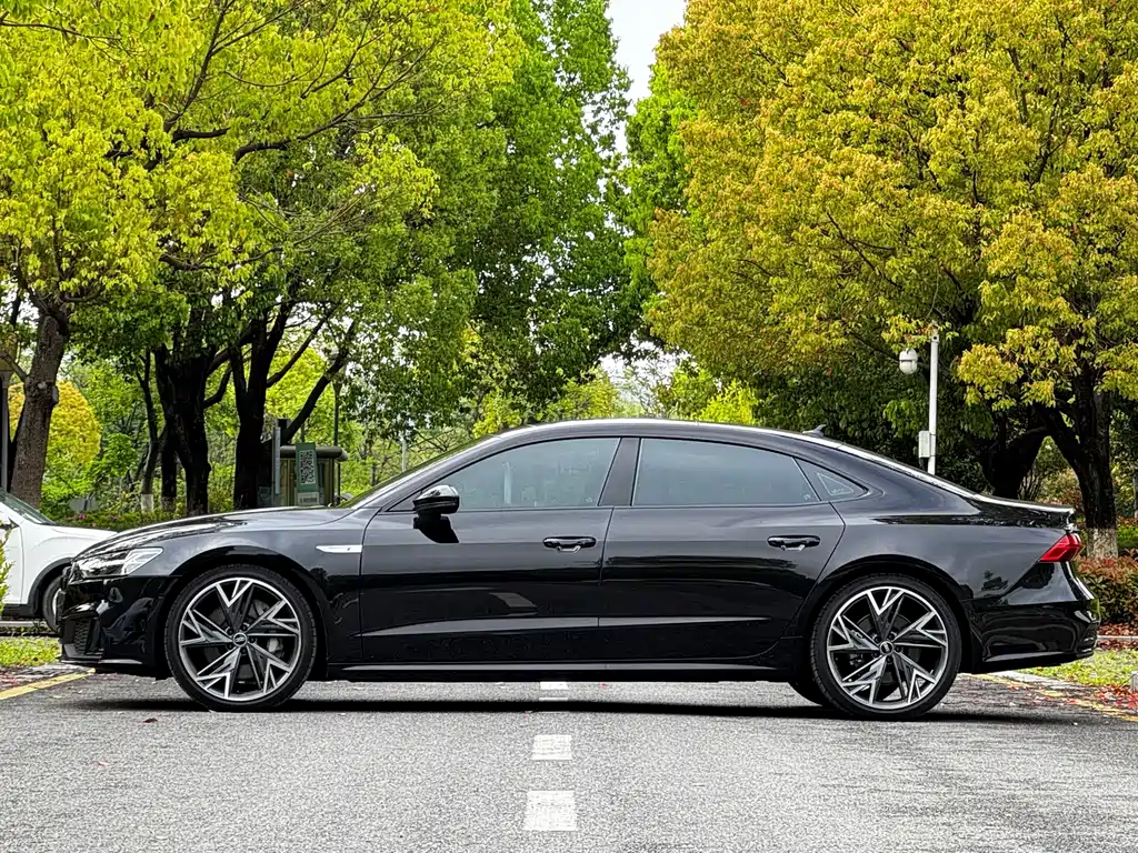 Audi A7L — фото 18