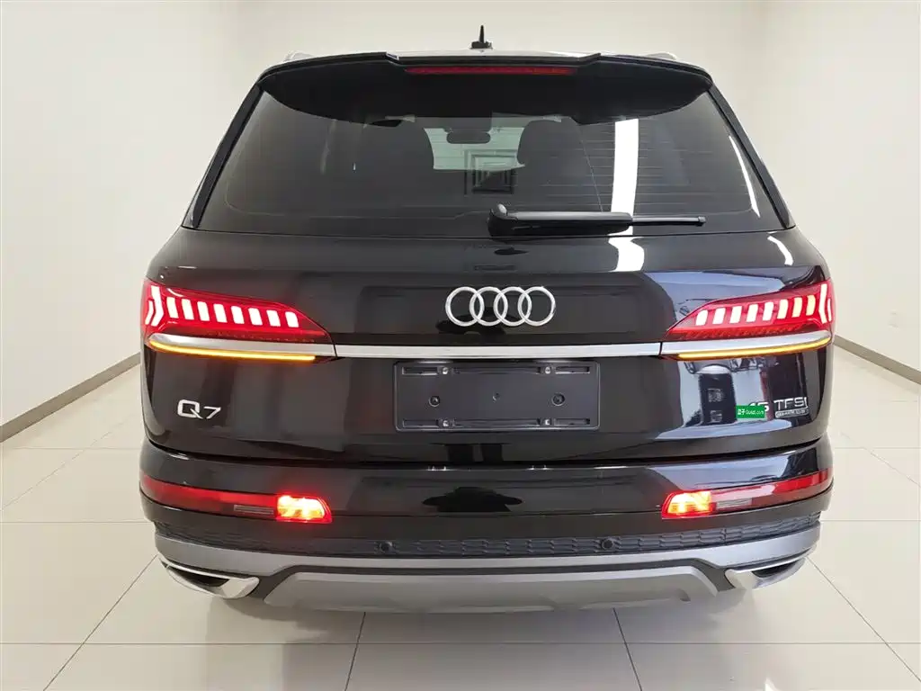 Audi Q7 — фото 6