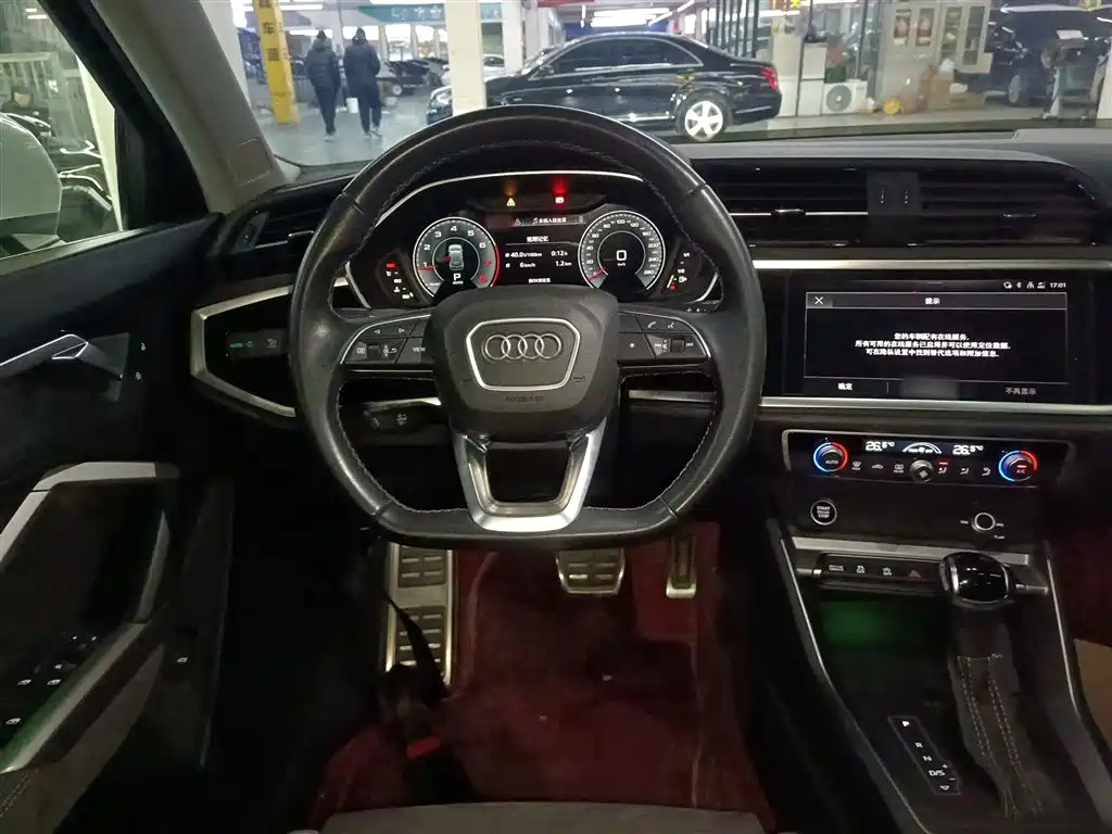 Audi Q3 — фото 11