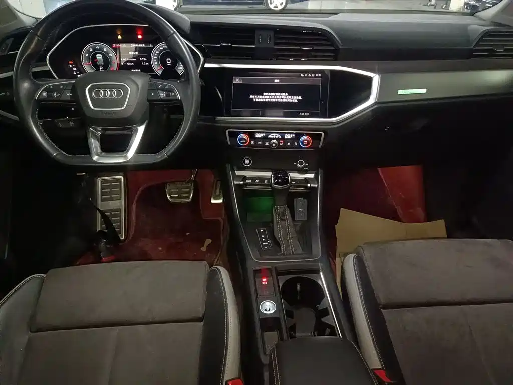 Audi Q3 — фото 10
