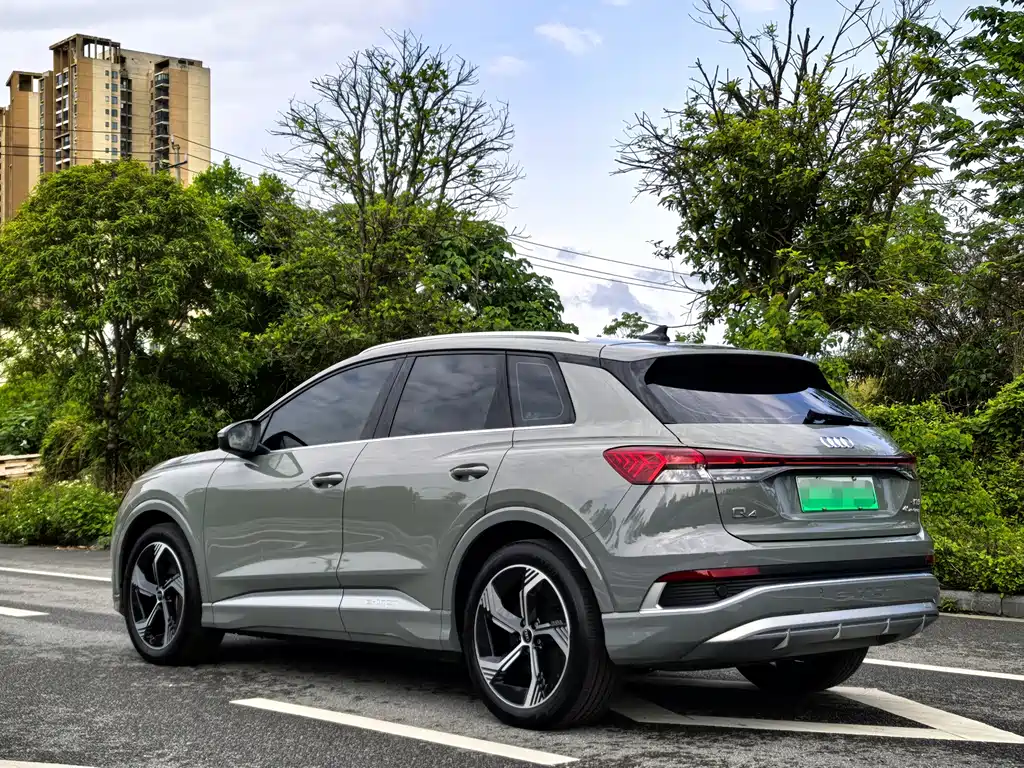 Audi Q4 e-tron — фото 4
