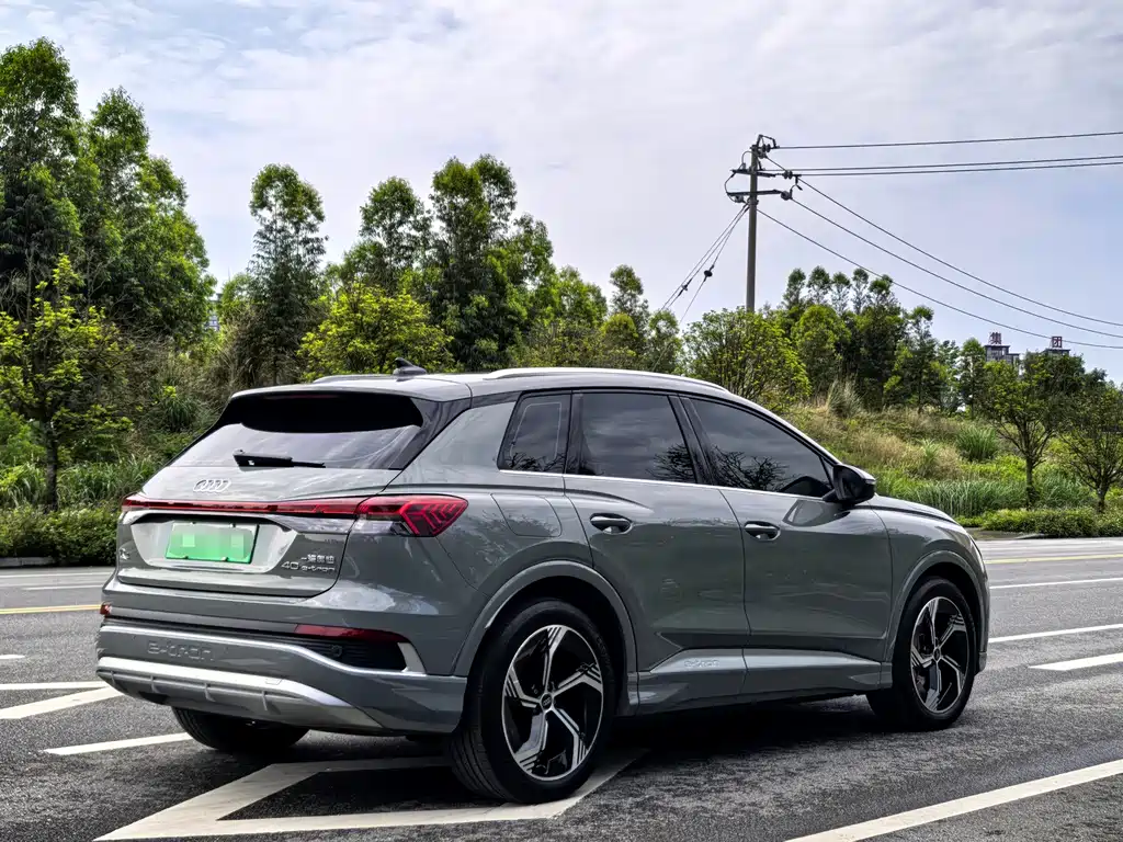 Audi Q4 e-tron — фото 6