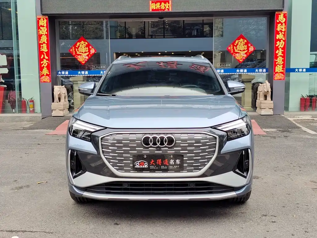 Audi Q4 e-tron — фото 2