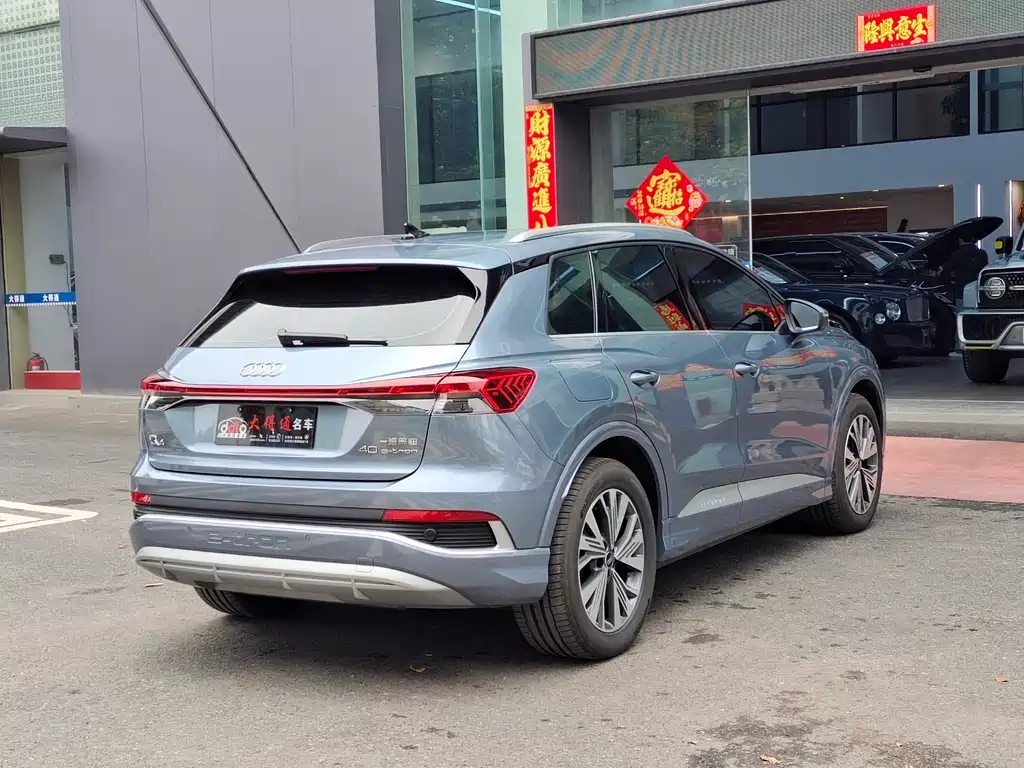Audi Q4 e-tron — фото 14