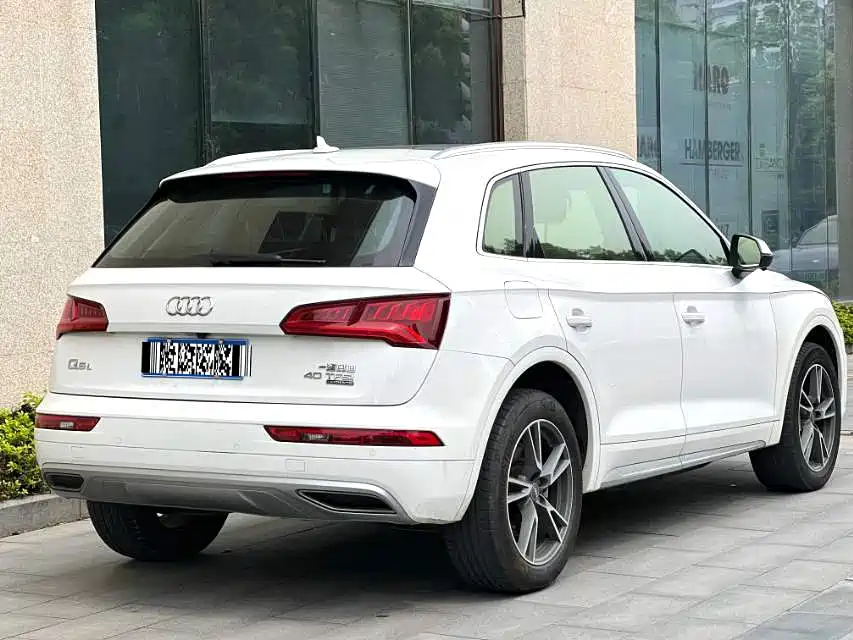 Audi Q5L — фото 9
