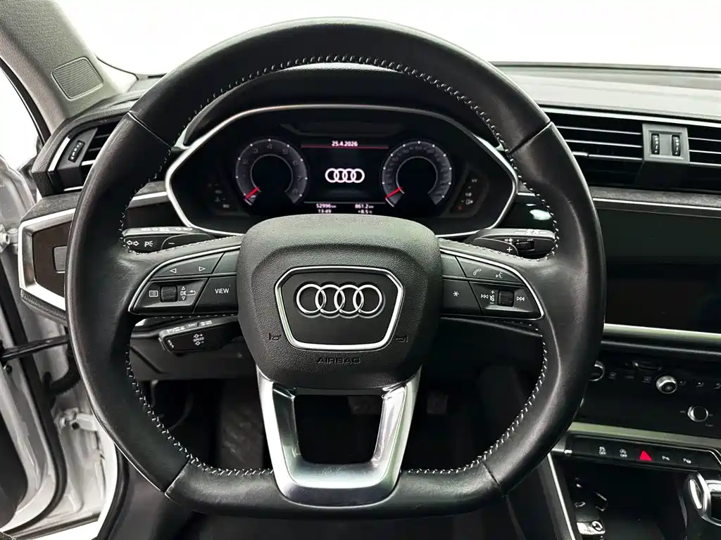 Audi Q3 — фото 17