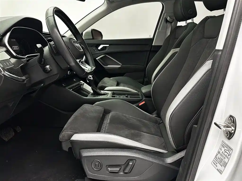 Audi Q3 — фото 10