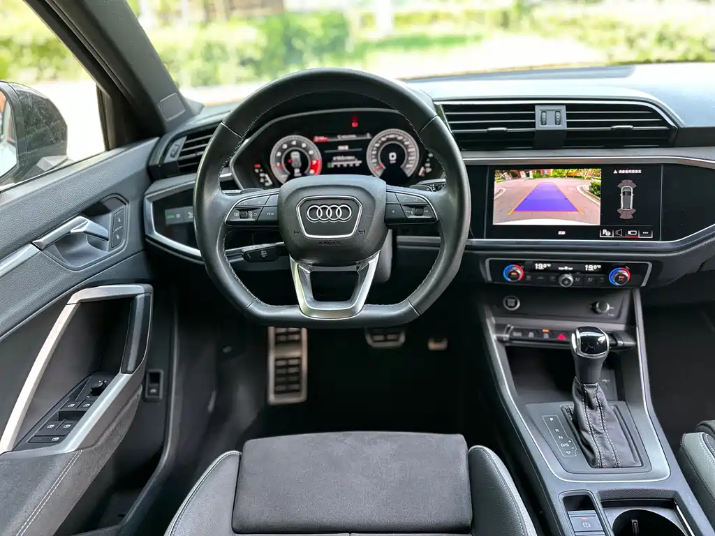 Audi Q3 — фото 10