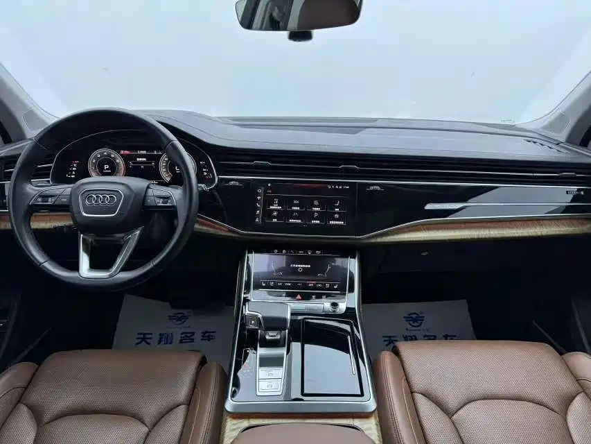 Audi Q7 — фото 14